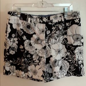 Floral shorts black and white.